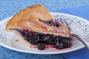 Get Grandma's old fashioned blueberry pie recipes. These easy-to-make fruit pies taste delicious. Be sure to try the New England or Down Home style pie.