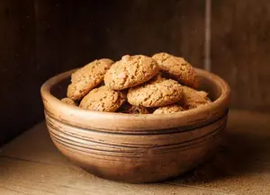 Get an Italian amaretti cookie recipe and make delicious homemade almond flavored cookies delightfully crispy on the outside and moist and chewy on the inside.