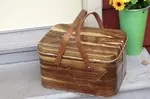 Looking for easy picnic packing ideas? Learn Mom's traditional packing methods, classic recipes, food storage tips, and essential picnic planning tips.