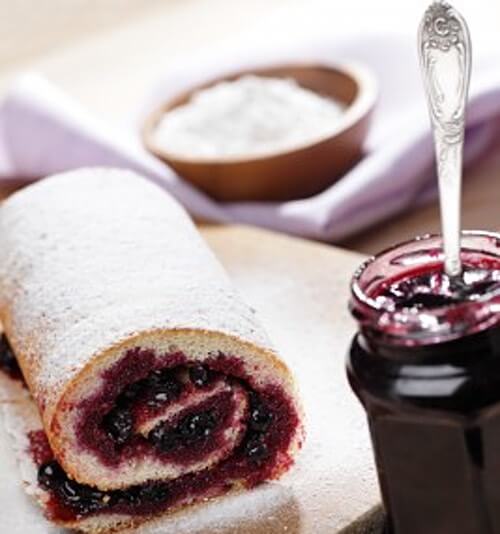Get traditional Australian dessert recipes to make sensational sponge rolls, light-as-air tea cakes, cookies, and creamy puddings from the Land Down Under.