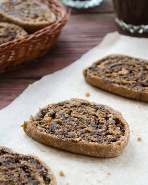 Get Mom's old fashioned date pinwheel cookie recipe and enjoy making mouth-watering homemade cookies with the sweet exotic flavors of dates and honey.