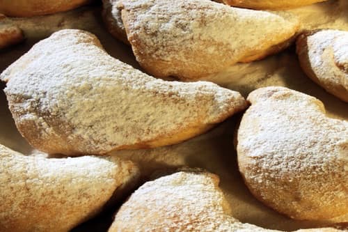 This traditional Italian sugar cookie recipe makes old fashioned sugar cookies perfect for snacking. You'll find them so easy to make and so delicious to eat.