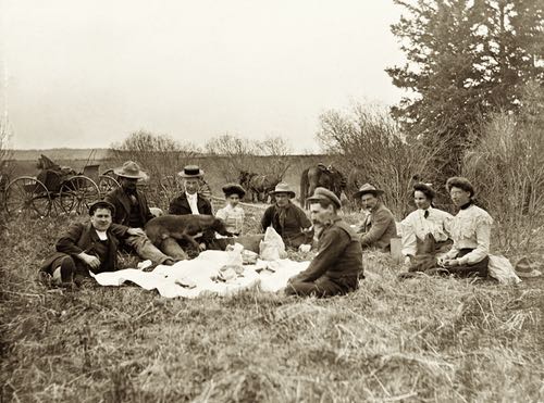 neighborhood-prairie-picnic.jpg