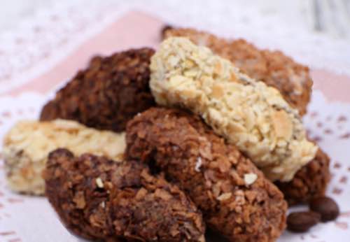 Get yummy homemade candy bar recipes and make your own wholesome chocolate bars for snacking on or for gift giving. Enjoy Sweet Maries, Almond Bars, and more.