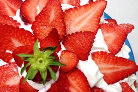 Chinese Sponge Cake Decorated with Strawberries